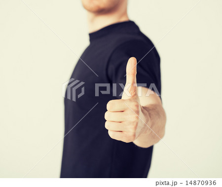 man showing thumbs up 14870936