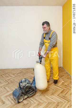Home renovation, parquet sanding 14871836