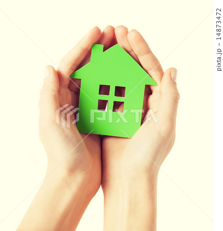 hands holding green house 14873472