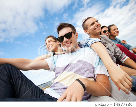 group of teenagers hanging out 14877330