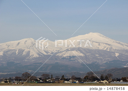 春の鳥海山 14878458