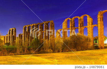 Roman Aqueduct of Merida in evening 14879061