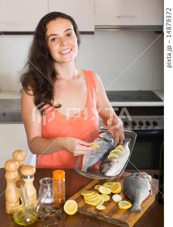 Woman cooking fish at home kitchen 14879372