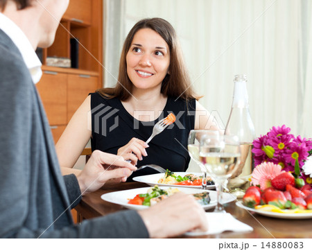 Man and woman having romantic dinner Man and woman having romantic dinner 14880083