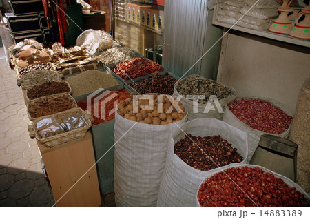 Dubai spice market 14883389