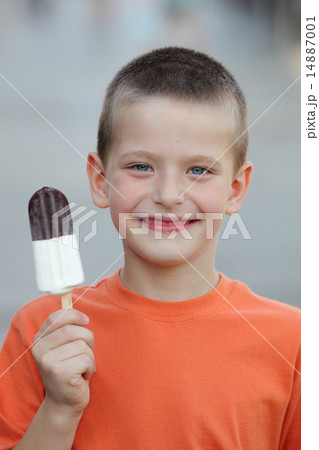 Boy and ice cream Boy and ice cream 14887001