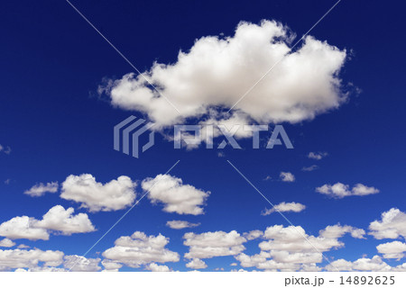 ウユニ塩湖の雲 14892625