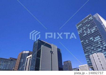 東京駅八重洲口の近代ビル群 14892737