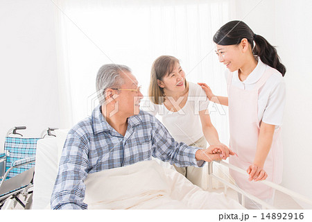 シニア夫婦 介護イメージ 14892916