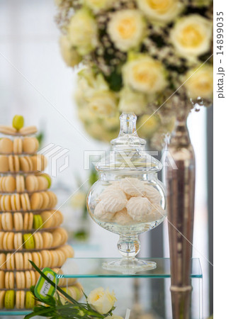 Cupcakes and  Macaroons 14899035