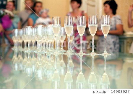 glasses of champagne cocktail reception 14903927