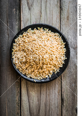 Raw brown rice 14904847