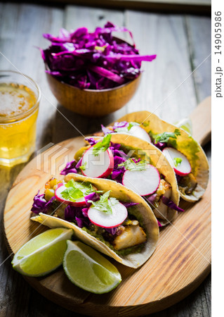 Fish tacoes on wooden background 14905986