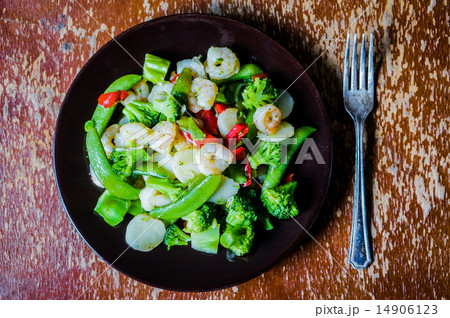 Stri fry with shrimps 14906123