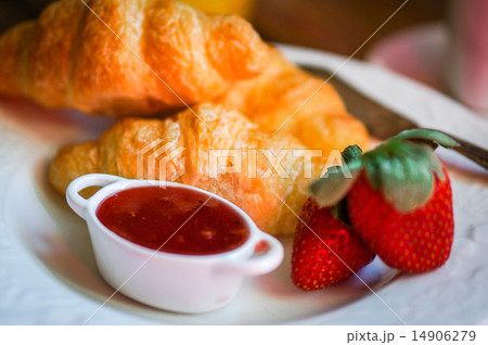 Tasty breakfast:ccroissants,strawberries and jam on wooden backg 14906279
