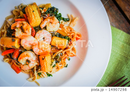 Italian pasta with shrimps and vegetables on wooden background 14907298