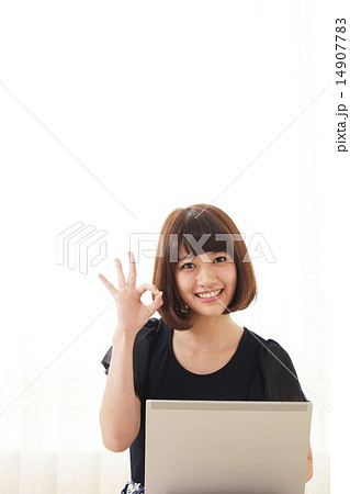 パソコンと女性 パソコンと女性 14907783