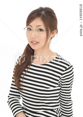 メガネをかけた若い女性ポートレート 14908616