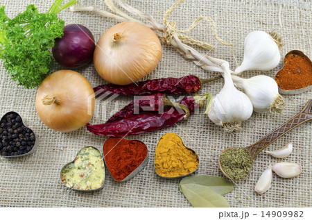 Onions garlic and spices in heart shaped container Onions garlic and spices in heart shaped container 14909982