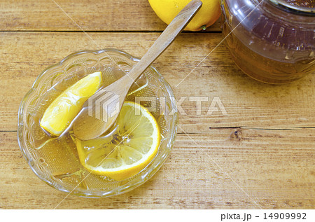 Honey and lemon desserts on a table Honey and lemon desserts on a table 14909992