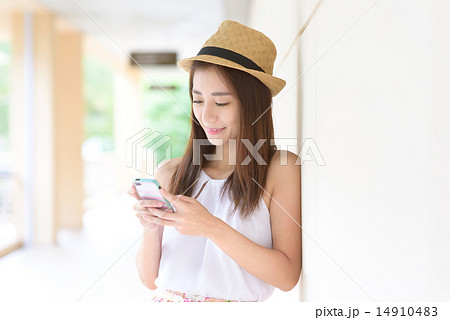 Young Chinese woman using smartphone 14910483