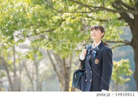 新緑と学生 14910911