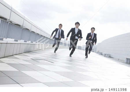 走るビジネスマン 14911398
