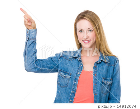 Woman with finger point up 14912074