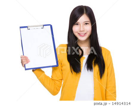 Woman show with clipboard 14914314