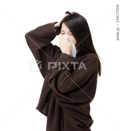 Asia woman sneeze and headache 14917006