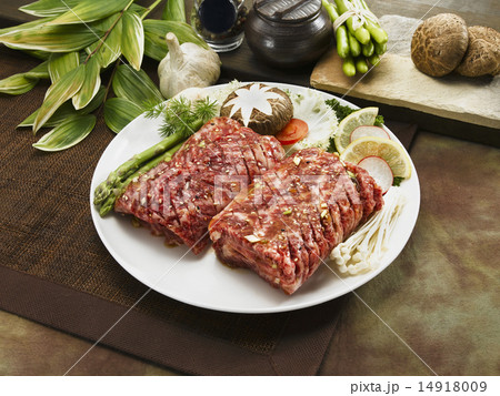 Korean Style Grilled Beef, Raw Sliced Beef Korean Style Grilled Beef, Raw Sliced Beef 14918009