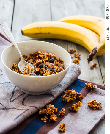 banana granola with nuts, figs and honey 14922073
