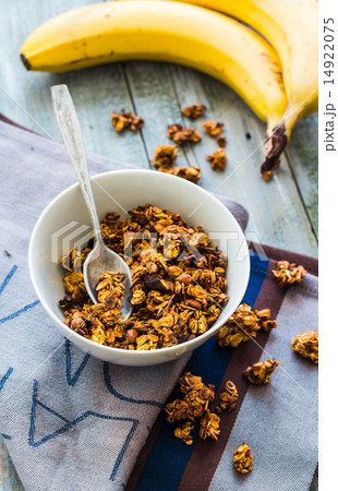banana granola with nuts, figs and honey  14922075