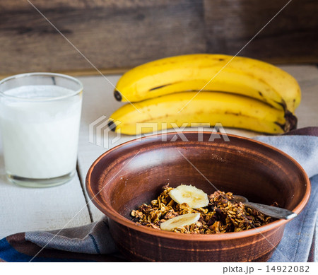 banana granola with nuts, figs and honey  14922082