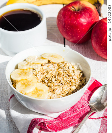 oatmeal with bananas, apples and a cup of coffee 14922088