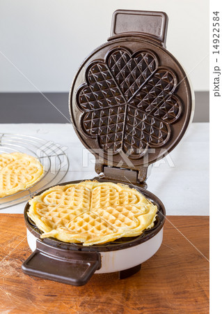 Waffle Makers in operation Waffle Makers in operation 14922584