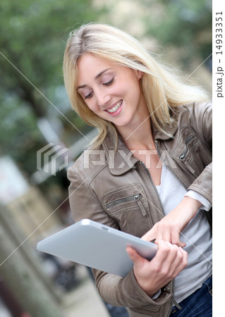 14933351