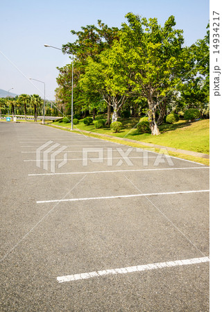 Empty space parking lot outdoor in public park. Empty space parking lot outdoor in public park. 14934217