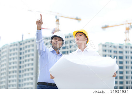 2 contractors at construction site 2 contractors at construction site 14934984