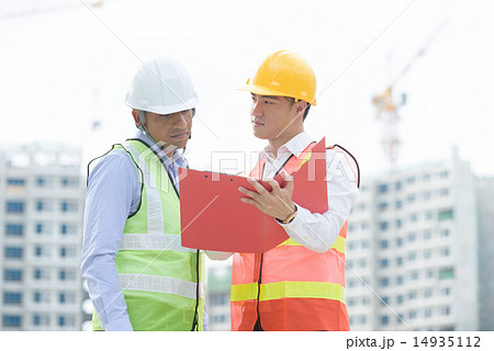 Construction worker at site 14935112