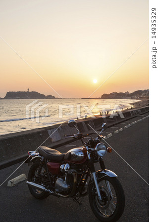 夕陽とオートバイ 夕陽とオートバイ 14935329