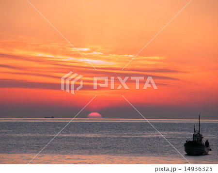 駿河湾の夕日 14936325
