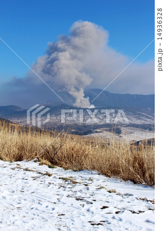 冬の阿蘇の風景 14936328
