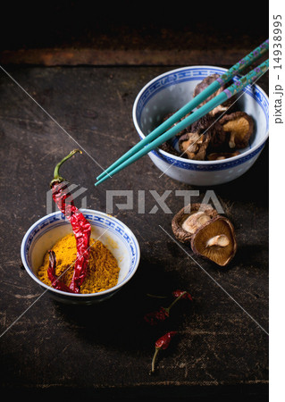 Tumeric powder and shiitake mushrooms Tumeric powder and shiitake mushrooms 14938995