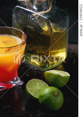 Tequila sunrise cocktail 14939022