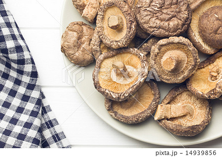 dried shiitake mushrooms on table 14939856