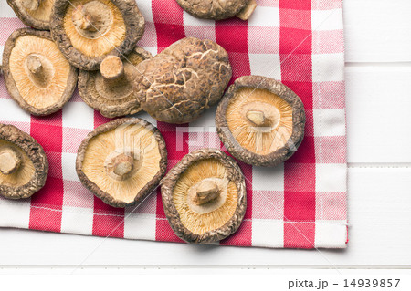 dried shiitake mushrooms on table 14939857