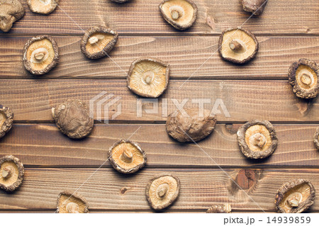 dried shiitake mushrooms on table 14939859