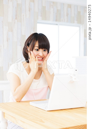 若い女性 若い女性 14940275