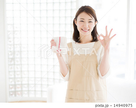 掃除・若い女性 掃除・若い女性 14940975